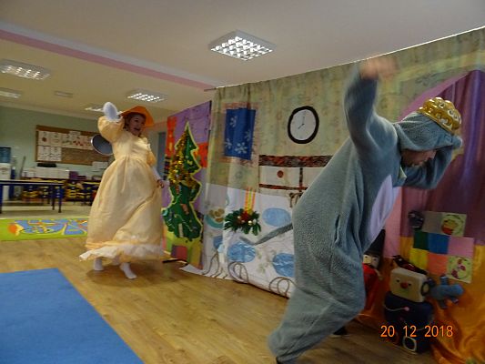 Grafika #1: Przedstawienie teatralne Dziadek do orzechów cz. III