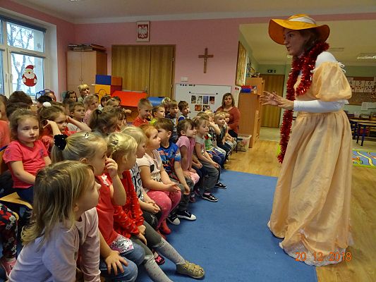 Grafika #0: Przedstawienie teatralne Dziadek do orzechów  cz. II