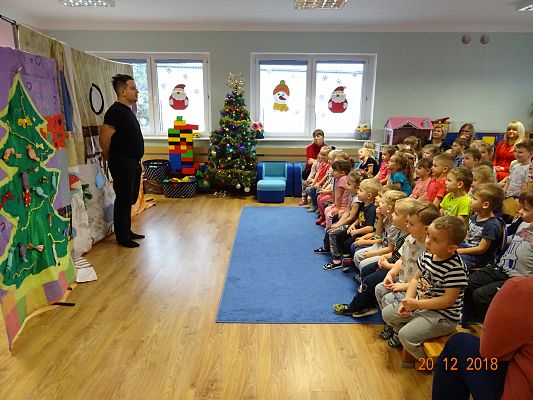 Grafika #7: Przedstawienie teatralne  Dziadek do orzechów cz. I