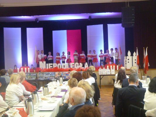 Grafika #0:  100  LAT NIEPODLEGŁOŚCI gościnny występ starszaków w GOKiS w Wicku cz. II