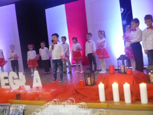 Grafika #2:  100  LAT NIEPODLEGŁOŚCI gościnny występ starszaków w GOKiS w Wicku cz. II