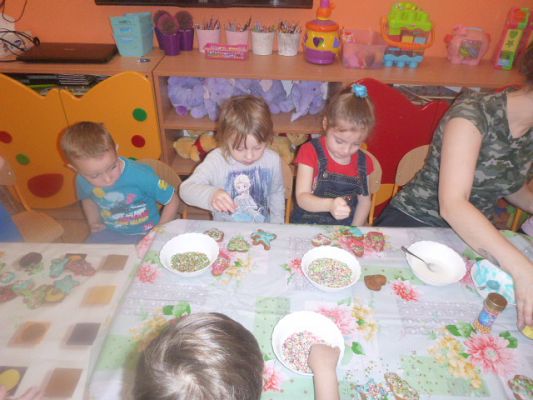 Grafika #1: Przygotowania do  Świąt -Motylki