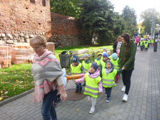 Grafika #0: Spektakl  Niedźwiedź i Masza cz. I