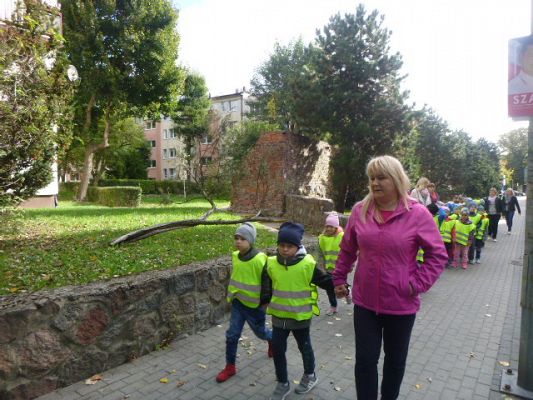 Grafika #1: Spektakl  Niedźwiedź i Masza cz. I