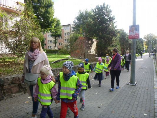 Grafika #3: Spektakl  Niedźwiedź i Masza cz. I