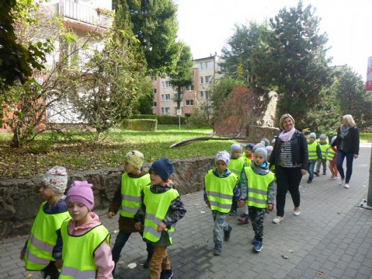 Grafika #5: Spektakl  Niedźwiedź i Masza cz. I