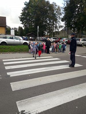 Grafika #1: Spotkanie z policjantem cz. II