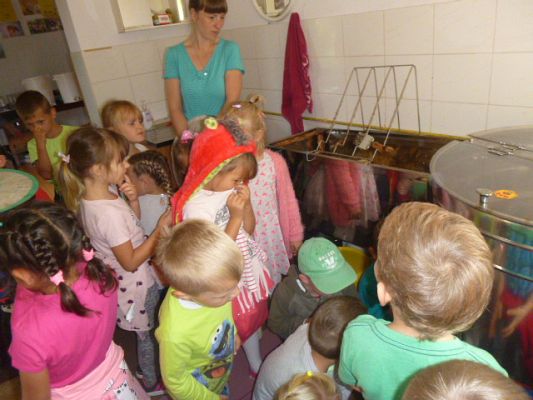 Grafika #0: Przedszkolaki w pasiece cz.IV