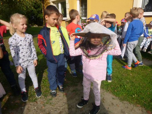 Grafika #4: Przedszkolaki w pasiece cz.II