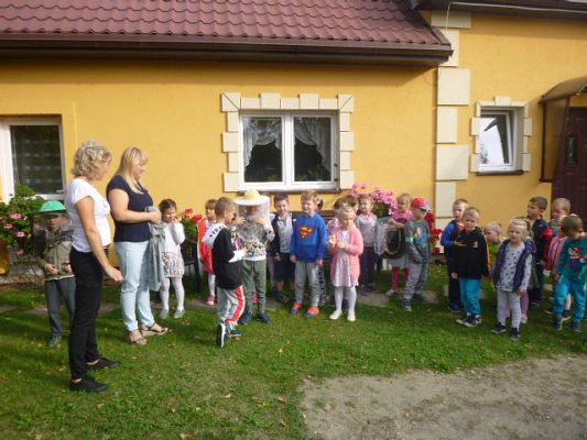 Grafika #0: Przedszkolaki w pasiece cz.I