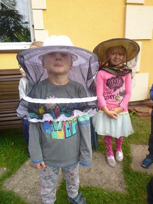 Grafika #2: Przedszkolaki w pasiece cz.I