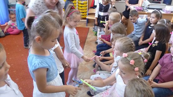 Grafika #6: Delfinki przekazują klucz Rybkom cz. II