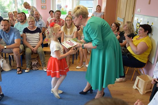 Grafika #8: Uroczystość pożegnania przedszkola przez dzieci 6-letnie cz. V