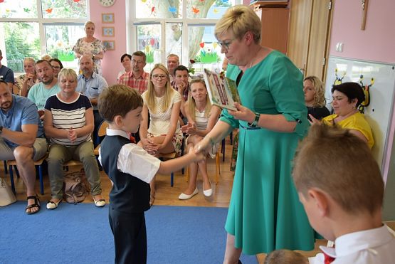 Grafika #4: Uroczystość pożegnania przedszkola przez dzieci 6-letnie cz. V