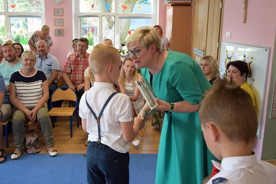 Grafika #3: Uroczystość pożegnania przedszkola przez dzieci 6-letnie cz. V