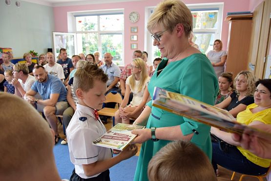 Grafika #1: Uroczystość pożegnania przedszkola przez dzieci 6-letnie cz. V