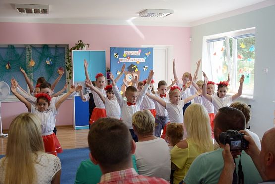 Grafika #2: Uroczystość pożegnania przedszkola przez dzieci 6-letnie cz. III