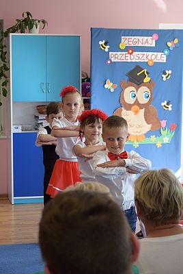 Grafika #3: Uroczystość pożegnania przedszkola przez dzieci 6-letnie cz. III