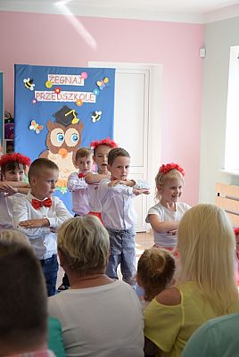 Grafika #4: Uroczystość pożegnania przedszkola przez dzieci 6-letnie cz. III