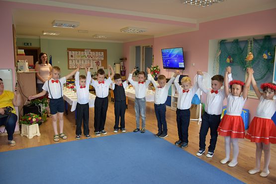 Grafika #0: Uroczystość pożegnania przedszkola przez dzieci 6-letnie cz. II