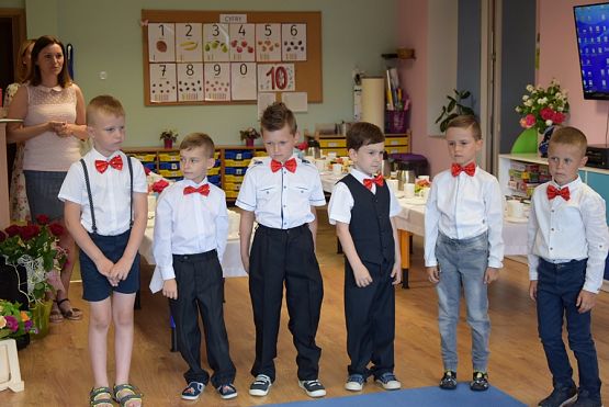 Grafika #3: Uroczystość pożegnania przedszkola przez dzieci 6-letnie cz. II