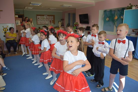 Grafika #6: Uroczystość pożegnania przedszkola przez dzieci 6-letnie cz. II