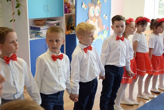 Grafika #8: Uroczystość pożegnania przedszkola przez dzieci 6-letnie cz. II