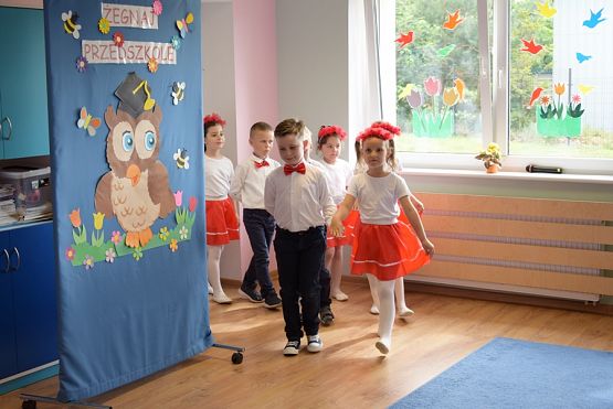 Grafika #0: Uroczystość pożegnania przedszkola przez dzieci 6-letnie cz. I