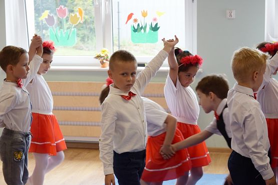 Grafika #2: Uroczystość pożegnania przedszkola przez dzieci 6-letnie cz. I