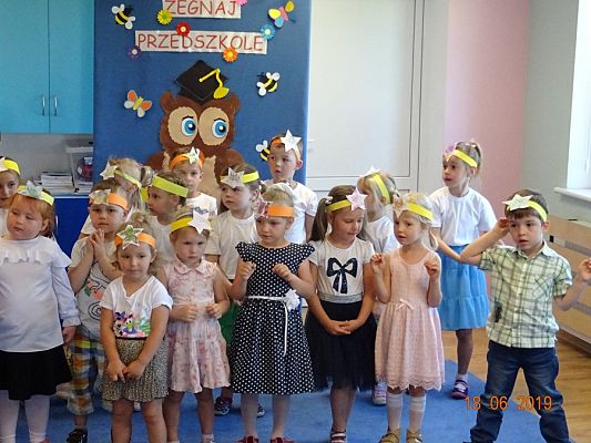 Grafika #0: Pożegnanie 6-latków przez młodsze przedszkolaki cz. IV