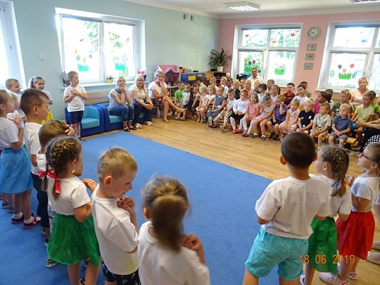 Grafika #4: Pożegnanie 6-latków przez młodsze przedszkolaki cz. II