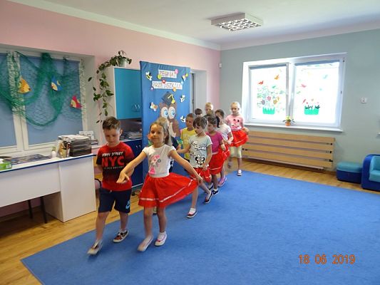 Grafika #0: Pożegnanie 6-latków przez młodsze przedszkolaki cz. I