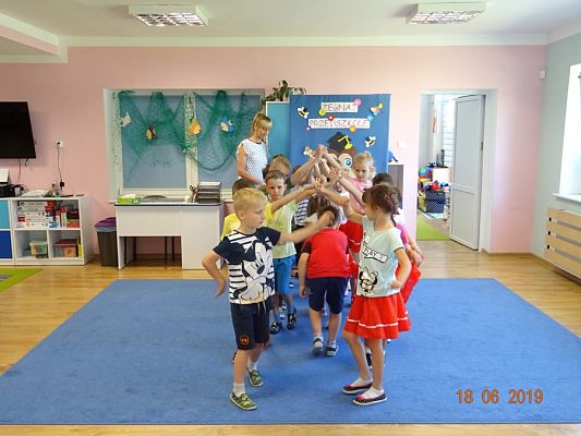 Grafika #4: Pożegnanie 6-latków przez młodsze przedszkolaki cz. I