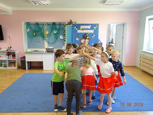 Grafika #5: Pożegnanie 6-latków przez młodsze przedszkolaki cz. I