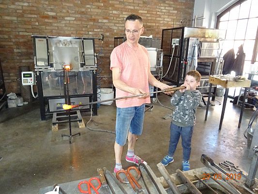 Grafika #1: Wycieczka do Pucka-Manufaktura szkła PuckGlas cz. X