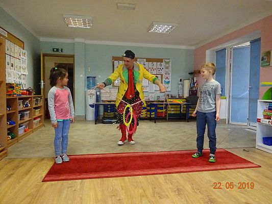 Grafika #2: Cyrk HECA w przedszkolu cz. VI