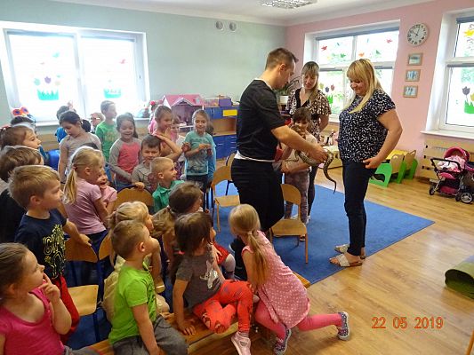 Grafika #6: Cyrk HECA w przedszkolu cz. V