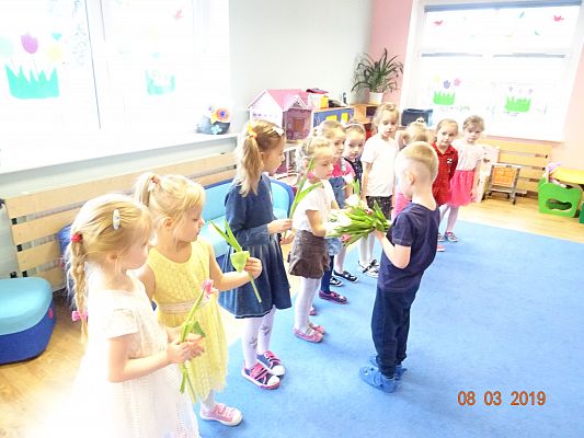 Grafika #2: Przedszkolaki świętowały Dzień Kobiet cz. IV