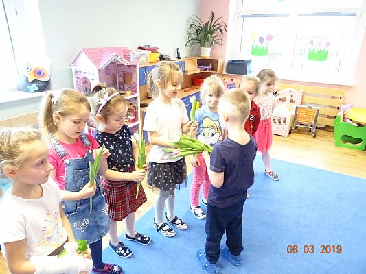 Grafika #3: Przedszkolaki świętowały Dzień Kobiet cz. IV