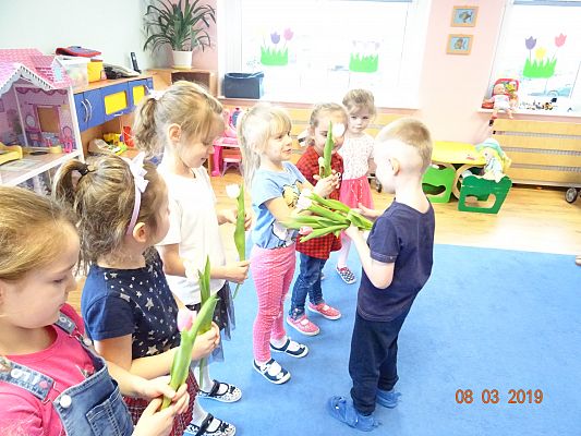 Grafika #4: Przedszkolaki świętowały Dzień Kobiet cz. IV