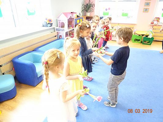 Grafika #7: Przedszkolaki świętowały Dzień Kobiet cz. IV