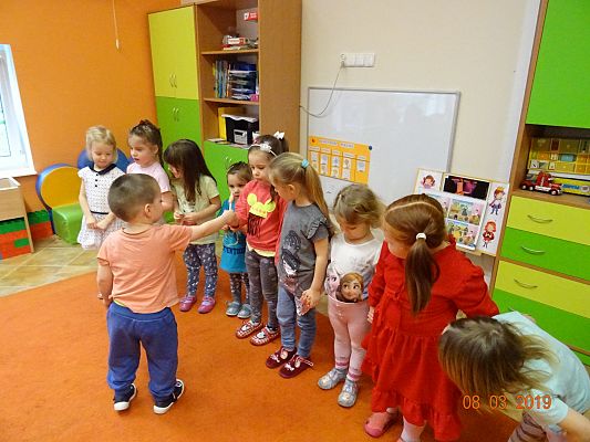 Grafika #0: Przedszkolaki świętowały Dzień Kobiet cz. II