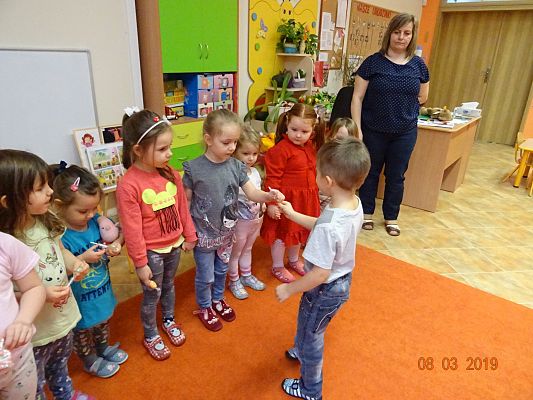 Grafika #1: Przedszkolaki świętowały Dzień Kobiet cz. II