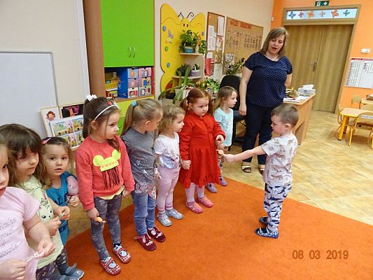 Grafika #2: Przedszkolaki świętowały Dzień Kobiet cz. II