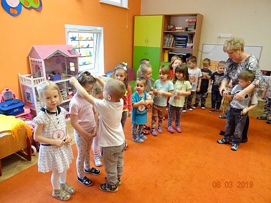 Grafika #7: Przedszkolaki świętowały Dzień Kobiet cz. II