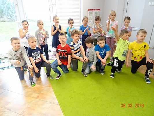 Grafika #2: Przedszkolaki świętowały Dzień Kobiet cz. I