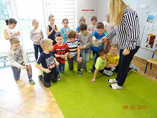 Grafika #3: Przedszkolaki świętowały Dzień Kobiet cz. I