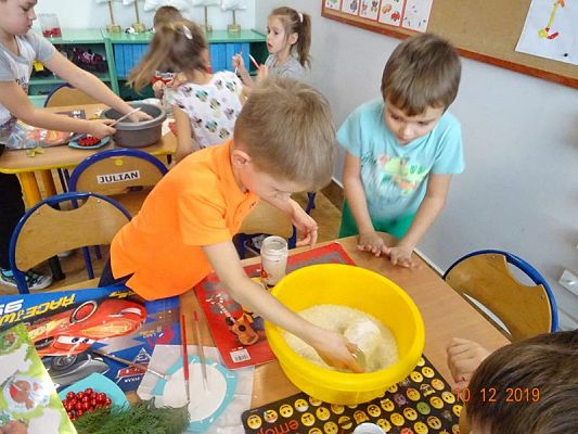 Grafika #4: Zajęcia plastyczne  Ozdoby świąteczne cz. I