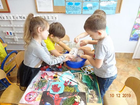 Grafika #5: Zajęcia plastyczne  Ozdoby świąteczne cz. I