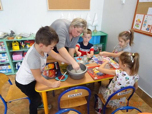 Grafika #6: Zajęcia plastyczne  Ozdoby świąteczne cz. I